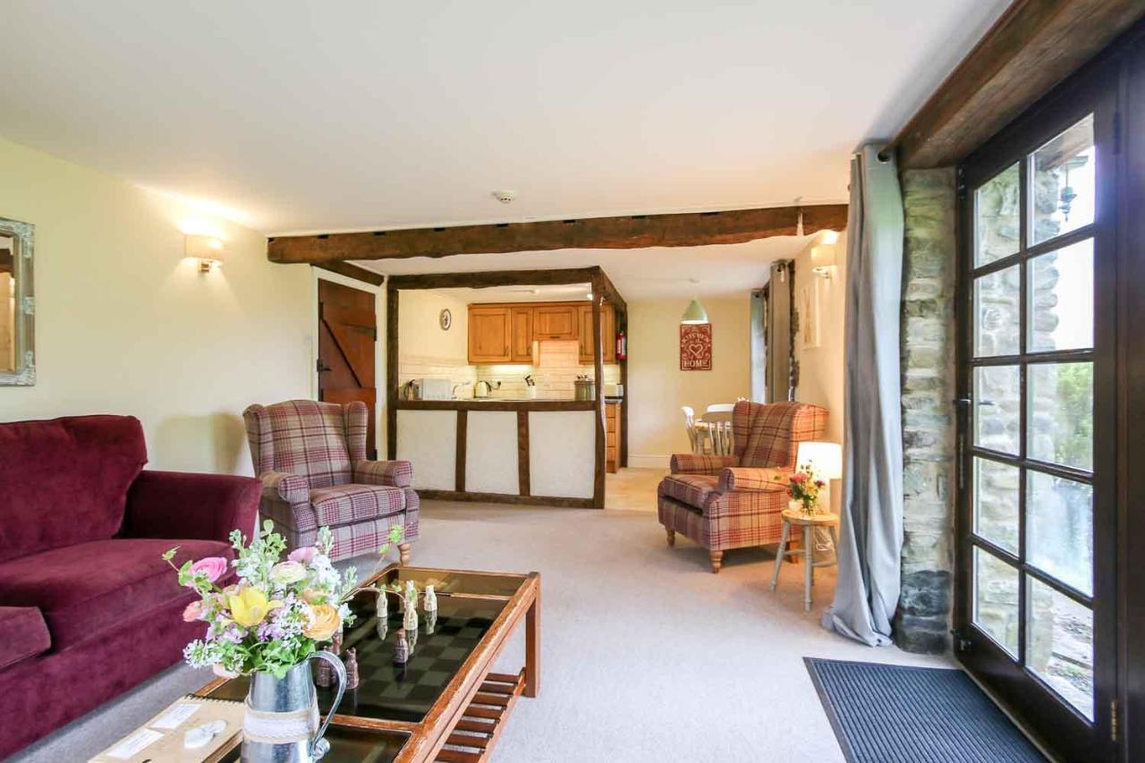 Lake Cottages At Cwm Chwefru Llanafan-fawr Bagian luar foto