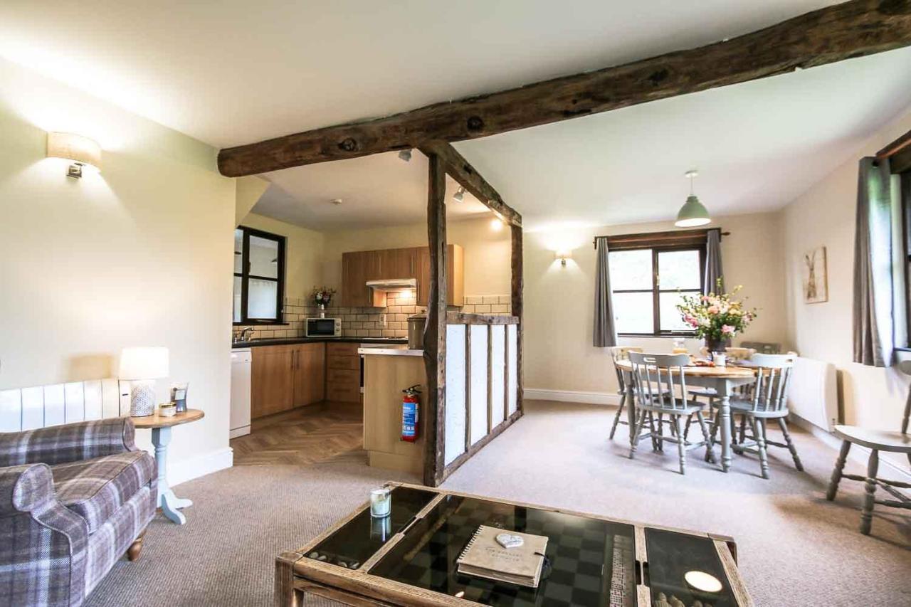 Lake Cottages At Cwm Chwefru Llanafan-fawr Bagian luar foto