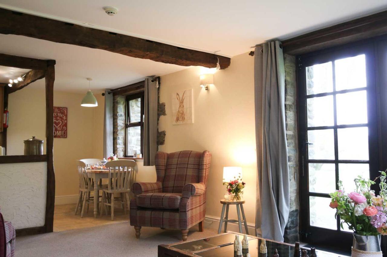 Lake Cottages At Cwm Chwefru Llanafan-fawr Bagian luar foto