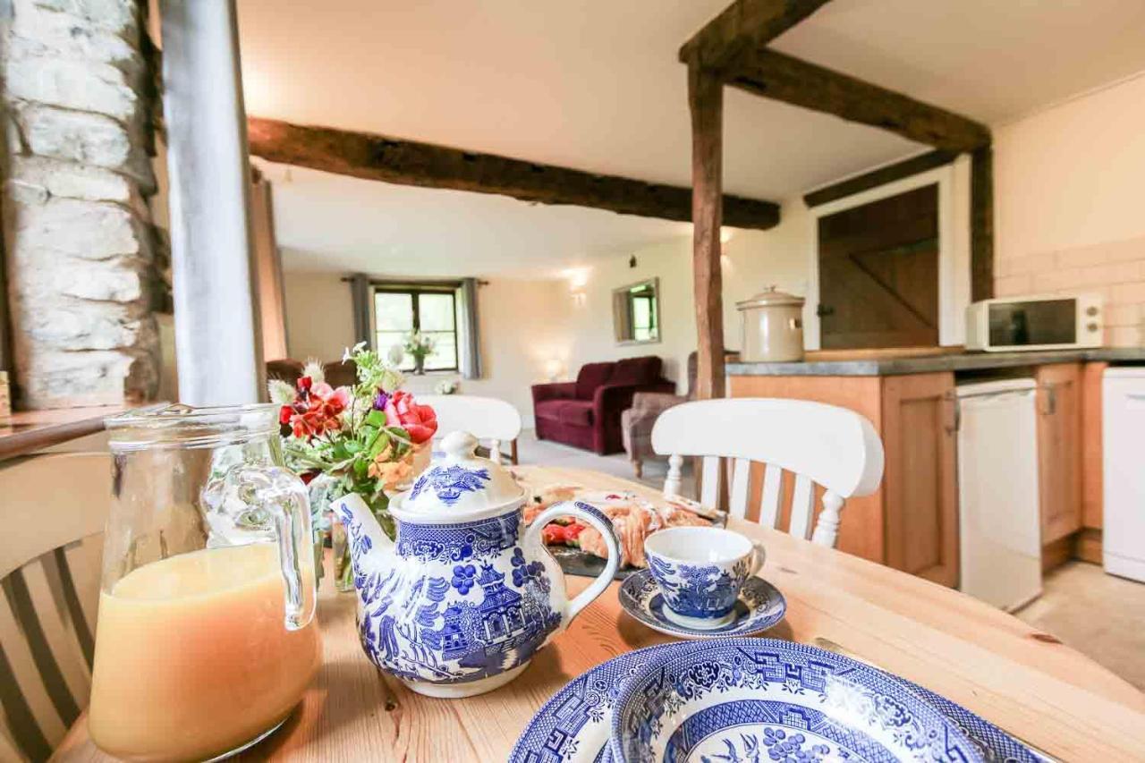 Lake Cottages At Cwm Chwefru Llanafan-fawr Bagian luar foto