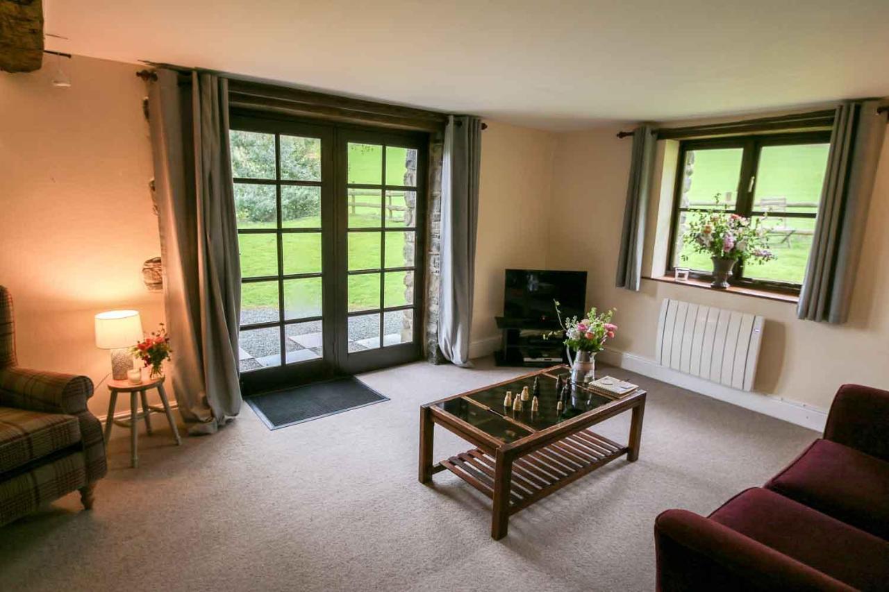 Lake Cottages At Cwm Chwefru Llanafan-fawr Bagian luar foto