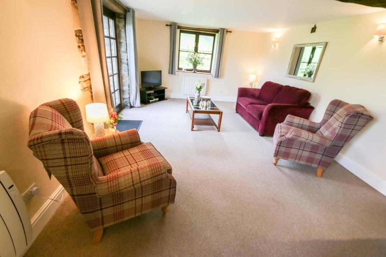 Lake Cottages At Cwm Chwefru Llanafan-fawr Bagian luar foto