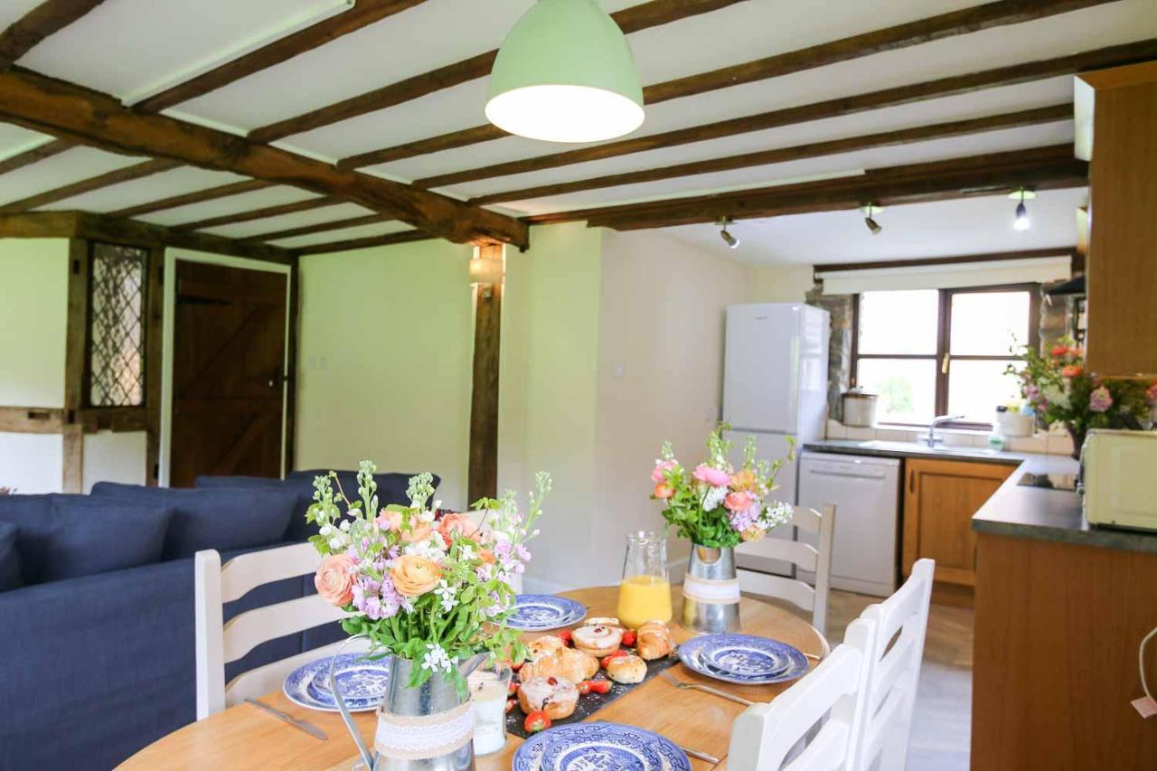 Lake Cottages At Cwm Chwefru Llanafan-fawr Bagian luar foto