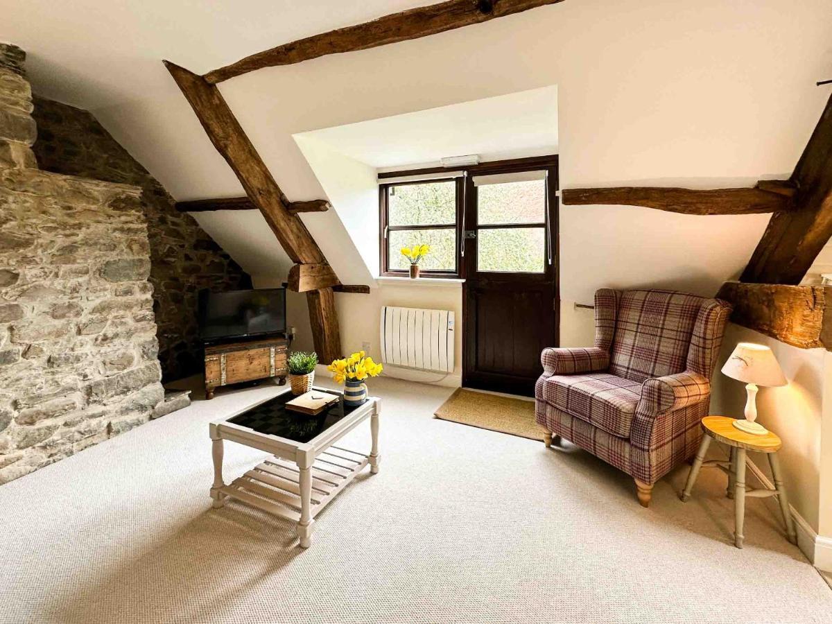 Lake Cottages At Cwm Chwefru Llanafan-fawr Bagian luar foto